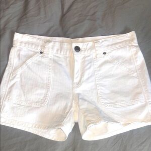 Gap 1969 Woman’s Mid Rise White Shorts